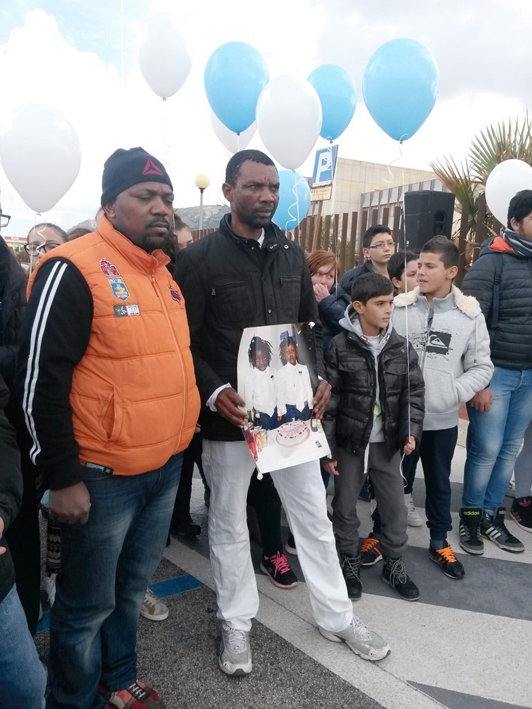 Un momento della cerimonia con i fratelli di Uwadia Bose