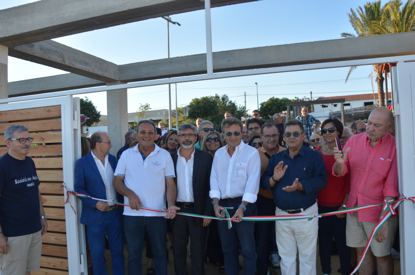 il taglio del nastro