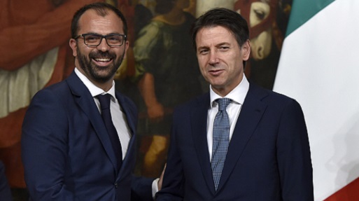 Lorenzo Fioramonti, il ministro dell'Istruzione che vuole tassare le merendine dei bambini Lorenzo Fioramonti, il ministro dell'Istruzione che vuole tassare le merendine dei bambini